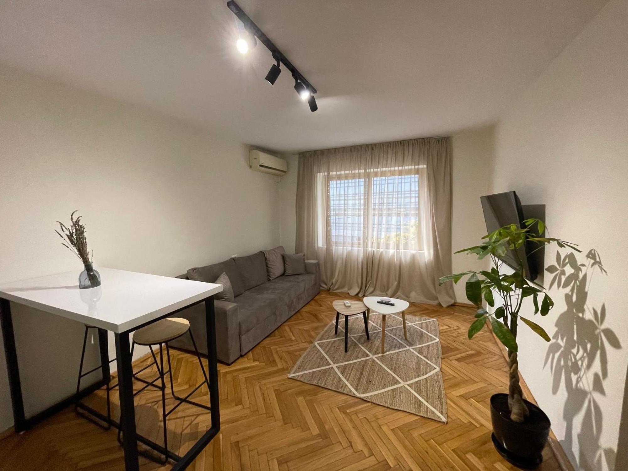 Cozy Apartment, In The Center Of Tirana Exterior foto